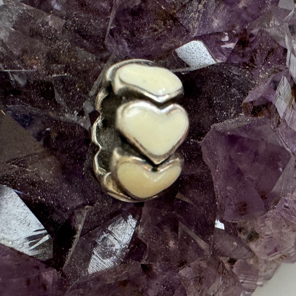 Brighton, white enamel heart spacer bead